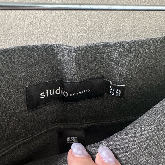 Torrid pixie pants - Picture 2 of 3